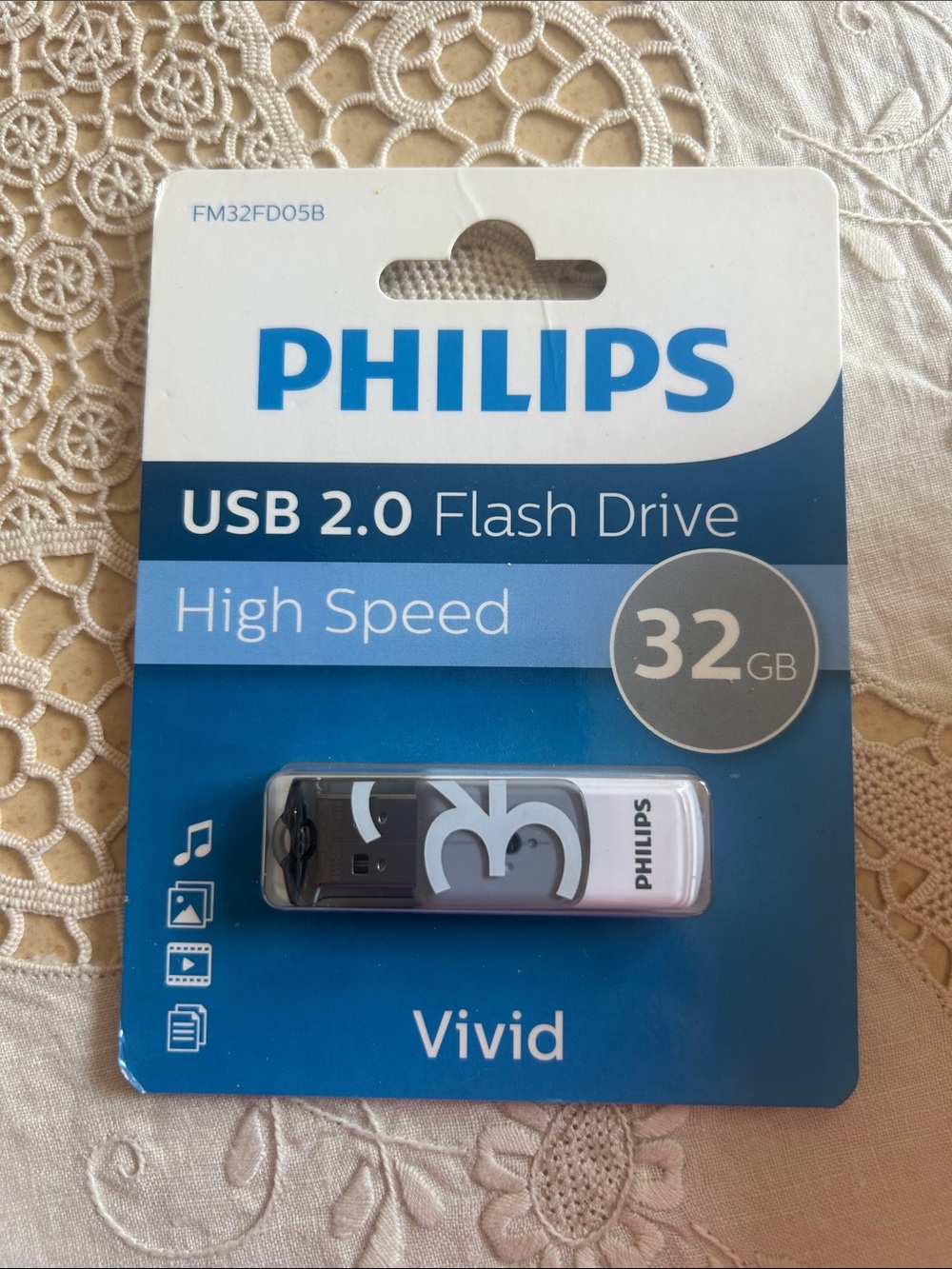 Philips Vivid 32GB USB 2.0 Flash Drive - Blue & White